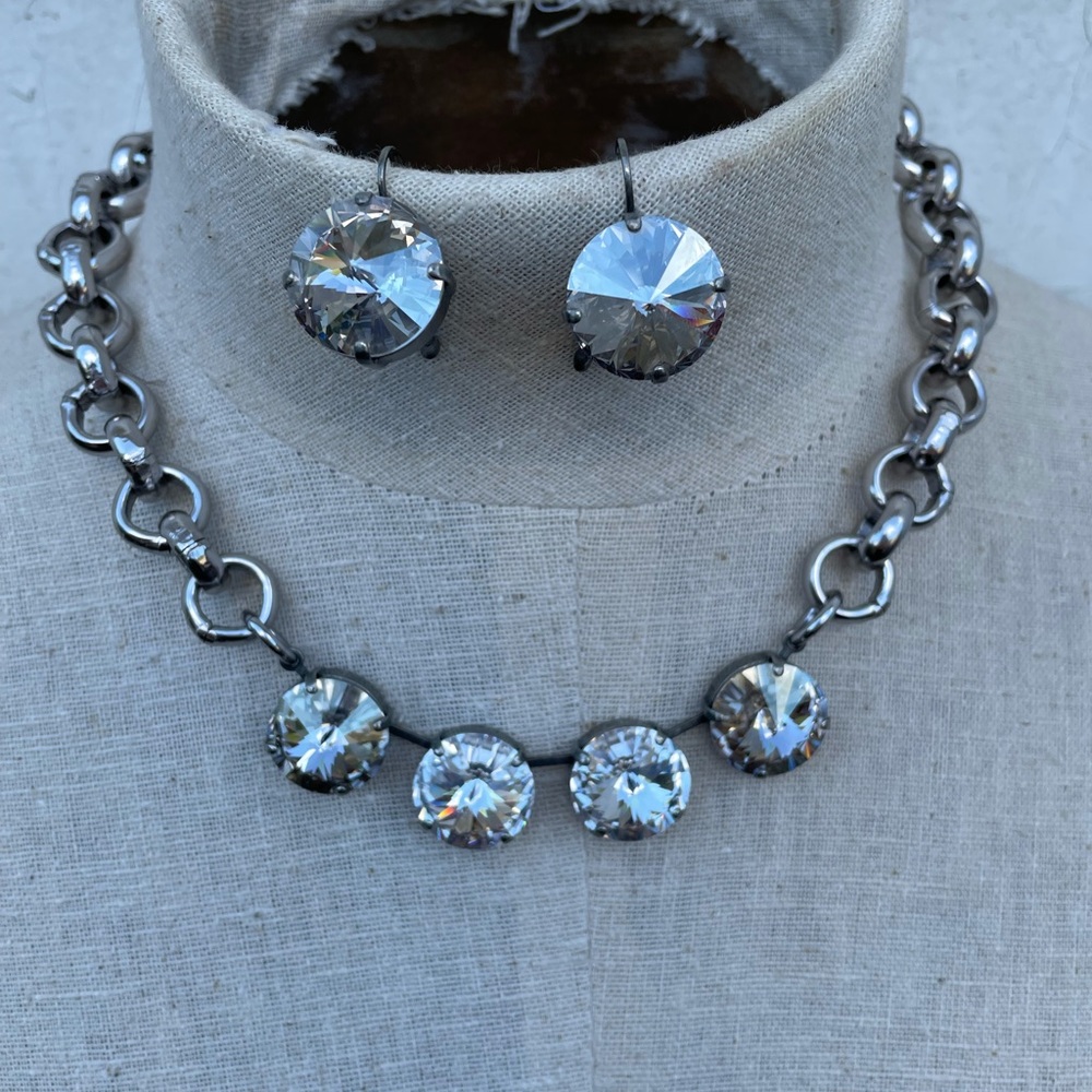 Sabika Spot on Necklace and earrings